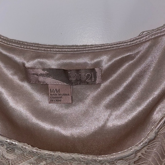 Laced top - Picture 3 of 3